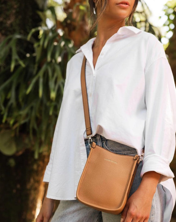 Louenhide Parker Phone Crossbody Bag - Camel