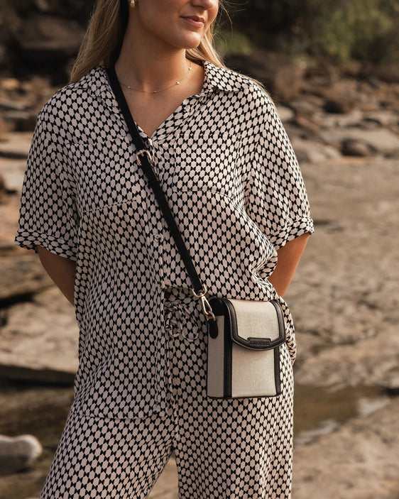 Louenhide Yoko Canvas Phone Bag [Col:Natural Black]